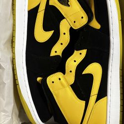 MEN'S AIR JORDAN RETRO 1 MID SE CASUAL SHOES