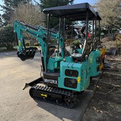 MH12RX mini excavator - 1,760lbs, 13 hp Gas Engine, Joystick controls 