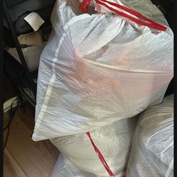 Vendo 7 Bolsas De Ropa Mix Personas Interesas Están Listas para Recogerlas $50 Por Todas 