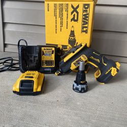 Dewalt Xr20 Volt Screws Gun 