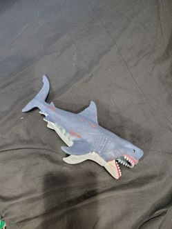 Shark toy looks like the shark from Jaws.