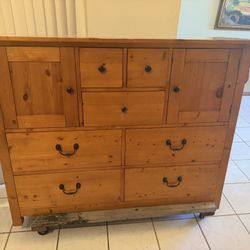 Bedroom Set Queen Size.  180.