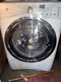 ELECTROLUX WASHER AND DRYER STACK FRONT LOAD