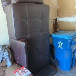 Brown leather Chaise lounge - Good Condition