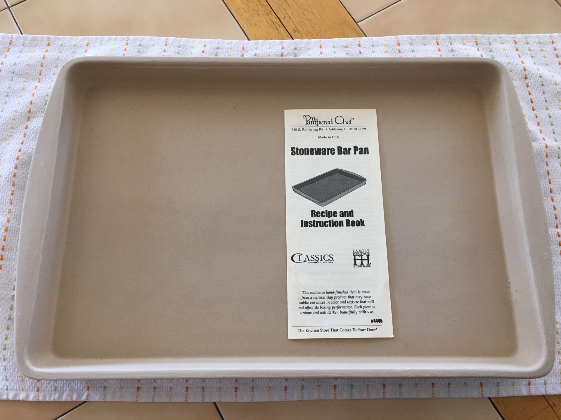 Pampered chef stoneware – large bar pan (cookie sheet)