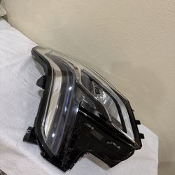 2018-2019 cadillac xts headlight