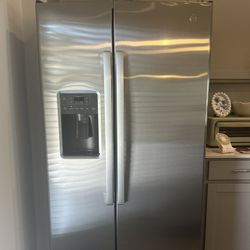 GE 25.3 Cu.Ft. Side-by-side Refrigerator STAINLESS STEEL **only 1 year of use**