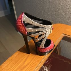 Stylish Makeup Brush Holder 