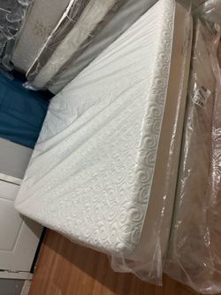 Set queen sizes mattress and box spring