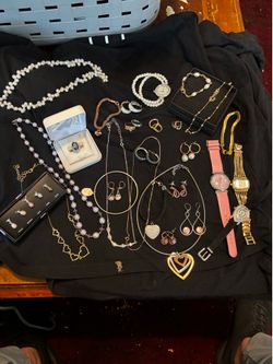 Lot of costume jewelry