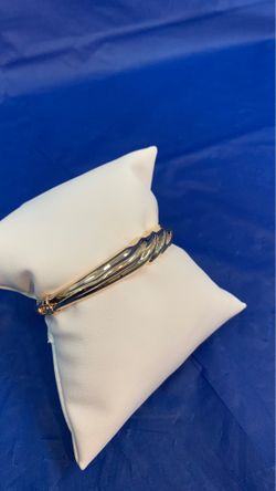 14KT Gold Bangle Bracelet
