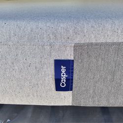LIKE NEW! Casper Original King Mattress - Delivery Available