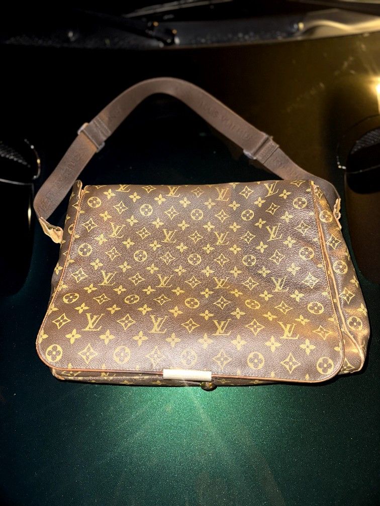 Louis Vuitton Messenger Bag