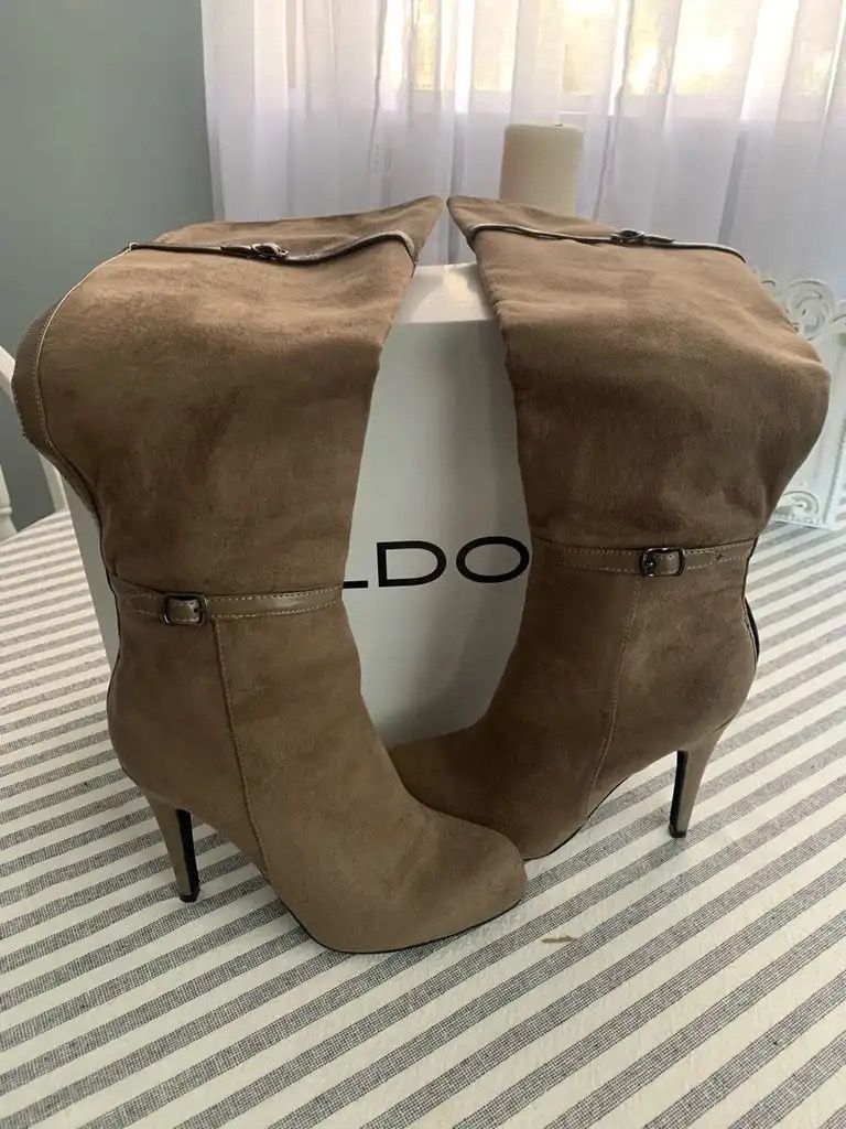 New Ladies tan Suede Aldo Boots - Size 6