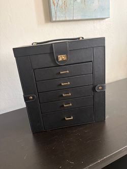 Leather jewelry box