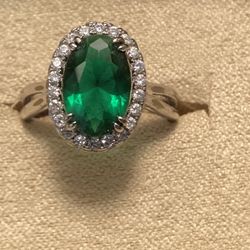 Fashion Jewelry Emerald Size 8 Silver Toned 