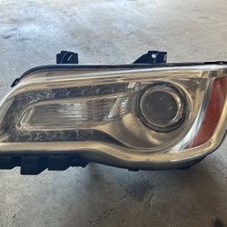 2013 Chrysler 300 Driver Side  Style  Headlight Halogen