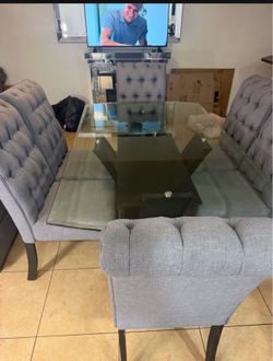COMEDOR EXCELENTES CONDICIONES