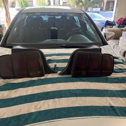 Set of tail lights for 2005 Mustang 