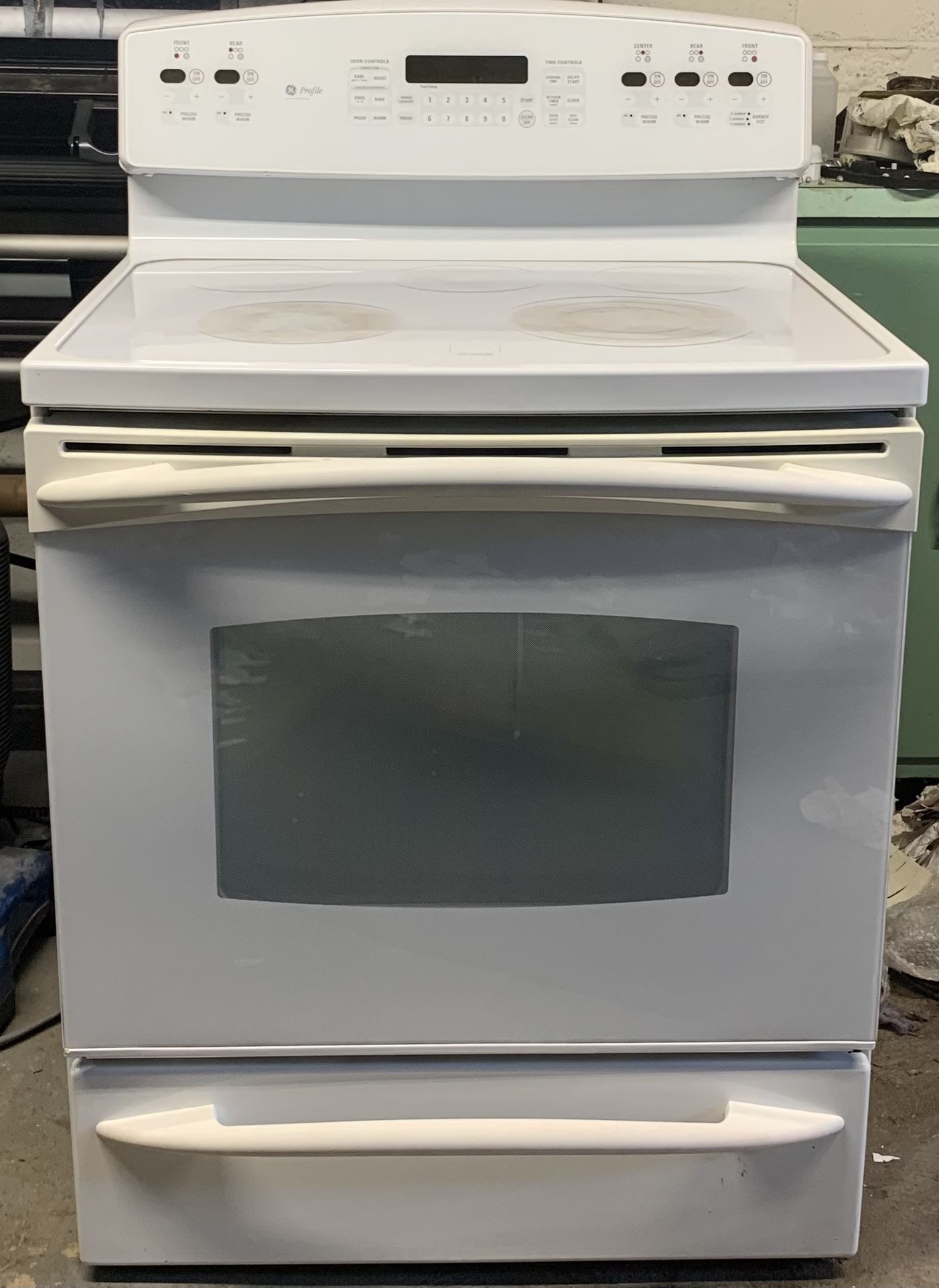 GE Convention Electric Stove/Range- Smooth Top- Works Great (60 Day Warranty)