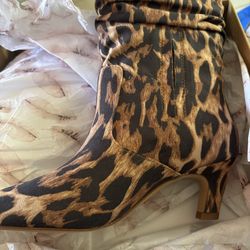 Jessica Simpson boots 5.5