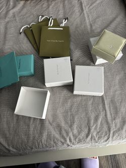 4 Empty New Boxes And 4 Small Bag  Tiffany And Van Klee