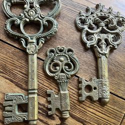 Large Brass Vintage Wall Hanging Keys 