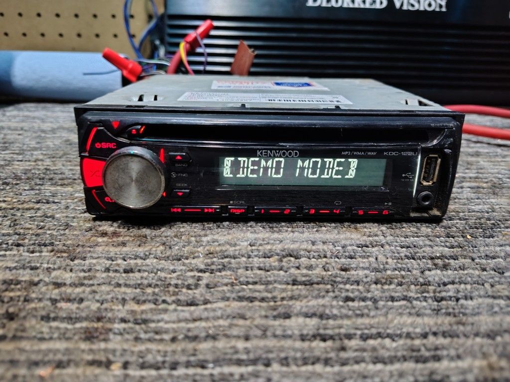 KDC-122U - Kenwood In-Dash CD/MP3 Car Stereo USB & Auxiliary