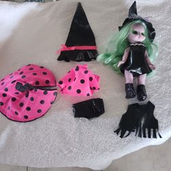 Vintage 1972 Girls World Emerald the Enchanting Witch Doll Toy