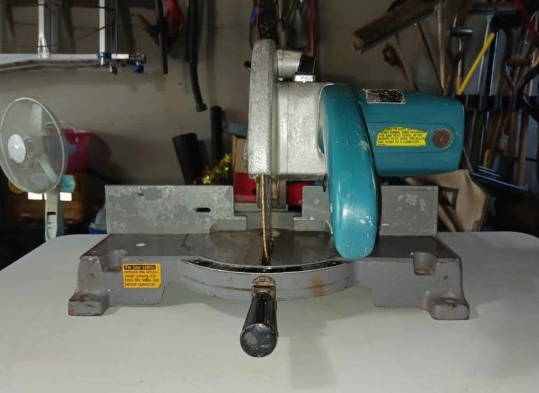 MAKITA 10" MITER SAW MODEL# LS1020 WITH BLADE
