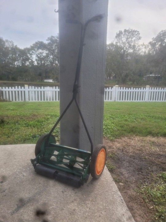SCOTTS Reel Lawn Mower