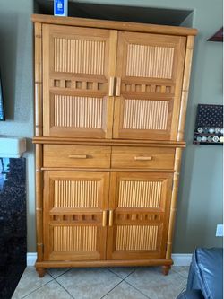 Entertainment center