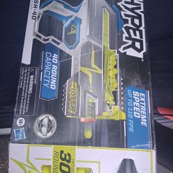 Nerf pistole still in the box rubber balls included also Eyewear included