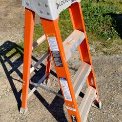 4 Ft Ladder Fiberglass 
