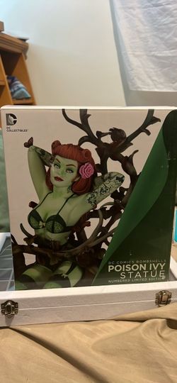 DC Comics Bombshells Poison Ivy Statue