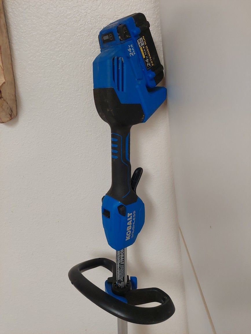Kobalt 24 volt 14 in Straight Shaft Battery String Trimmer Ah