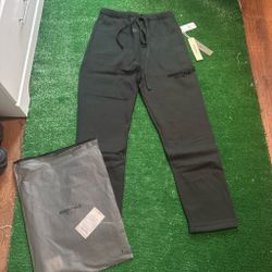Essentials sweats (black)