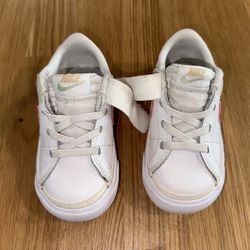 Toddler Nikes 6C