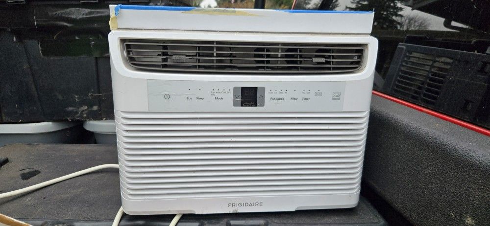 Frigidaire Window AC Unit With Remote
