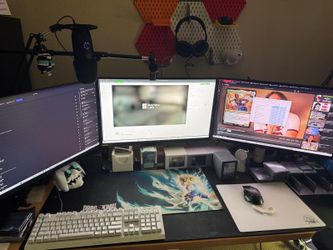 3 x Gaming monitors LG UltraGear 27GL83A-B