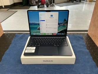 Apple 2022 MacBook Air (M2 Chip, 13.6”, 16GB, 256GB)
