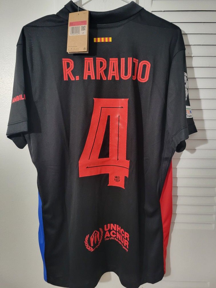 FC Barcelona Jersey Soccer 24/25 Fan Version Size L Araujo #4