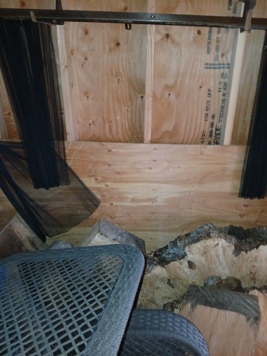 Fire Sceen And Hand Rail