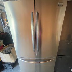Refrigerator Good Condition 3 Months Warranty Delivery Available 