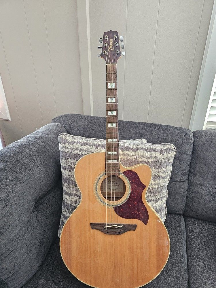 Takamine EG523SC