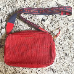 MICHEAL KORS RED CROSSOVER BAG