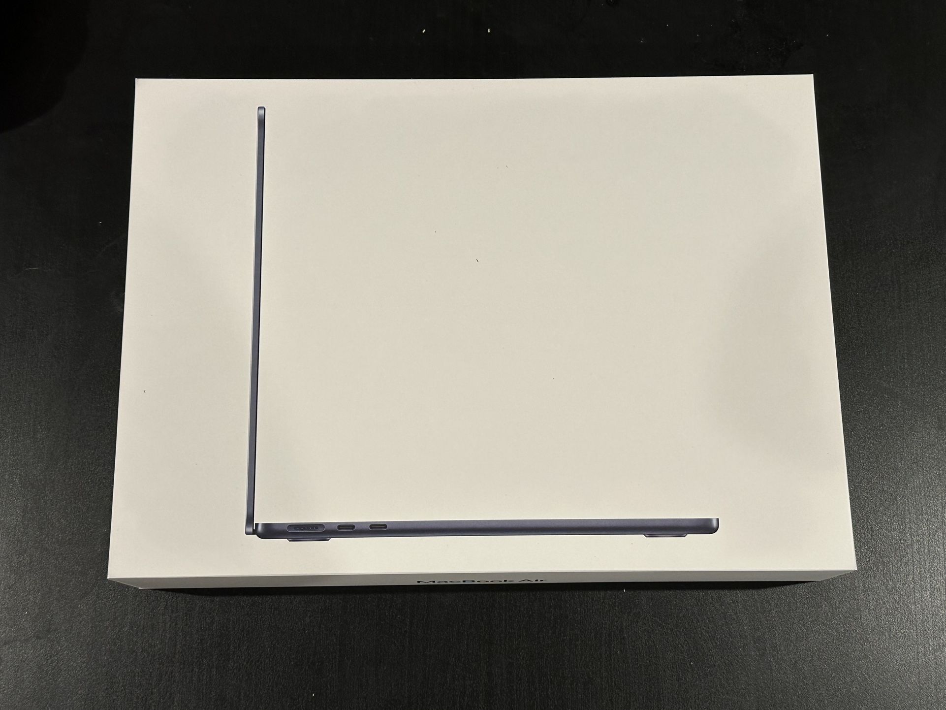 New Apple MacBook Air M2 13” 256GB Midnight