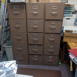 5x Metal File Cabinets