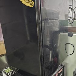 Magic Chef Mini Refrigerator With Freezer