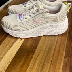 Sketchers Women Shoes 👞 